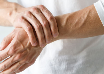 4 فواكه تحمي من التهاب العظام والمفاصل