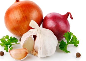 ماذا يحدث عند تقطير عصير البصل أو الثوم في الأنف؟