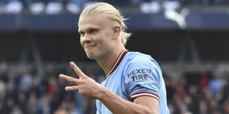 غوارديولا يرد على مطالب ترحيل هالاند من بريطانيا