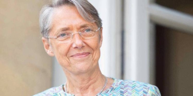 رئيسة وزراء فرنسا: انخفاض إمدادات الوقود مستمر بسبب الإضرابات