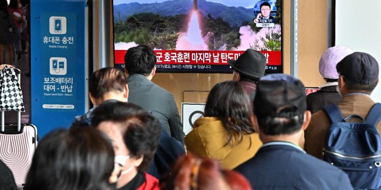 كوريا الشمالية تطلق صاروخين باليستيين قصيري المدى