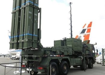 رئيس وزراء أوكرانيا يحذر من نفاد ذخيرة الدفاع الجوي