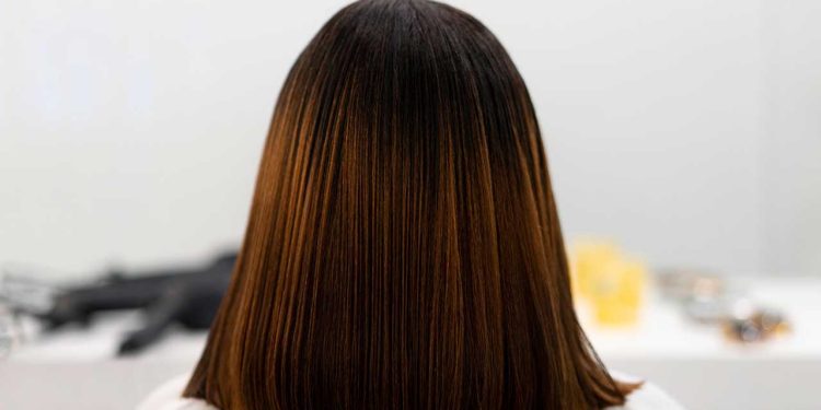 تحذير للنساء.. دراسة تربط بين منتجات تنعيم الشعر والإصابة بالسرطان