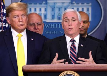 بنس: ترامب عرَّض حياة أمريكيين للخطر