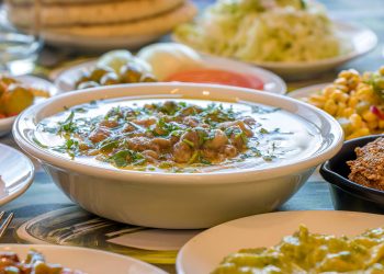 ماذا يحدث لجسمك إذا تناولت الفول والفلافل يومياً؟