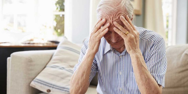 ما العلاقة بين «الزهايمر» وقلة ساعات النوم؟