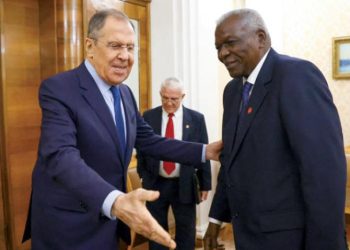 لافروف يتهم {الناتو} بالانخراط في الحرب ويلوّح بفتح جبهة تعاون مع بكين