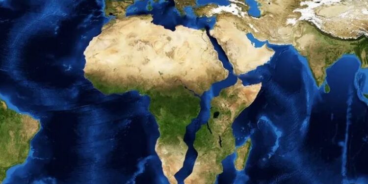دراسة تدهش العلماء.. “محيط جديد” يتكون في قارة إفريقيا