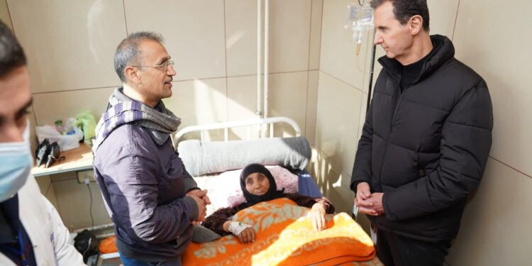 الرئيس بشار الأسد والسيدة أسماء الأسد في مشفى حلب الجامعي.