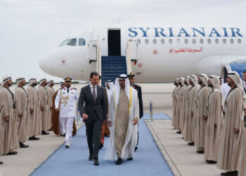 الأسد يصل إلى الإمارات.. ومحمد بن زايد في مقدمة مستقبليه