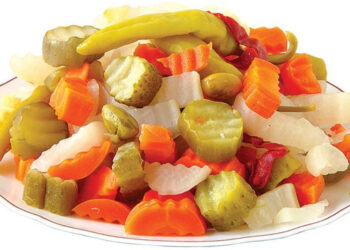 دراسة تحذر من خطورة تناول الخضروات المخللة