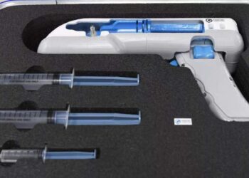 علماء يبتكرون “مسدس نسيج” لخياطة الجروح