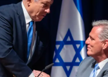 لوس انجلس تايمز: لماذا تعتبر زيارة كيفن مكارثي لإسرائيل ودعوته لنتنياهو “خطيرة للغاية”