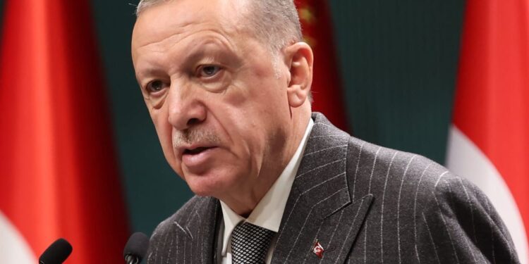 أوريان21: تركيا.. دليل لقراءة انتخابات غير مضمونة لأردوغان