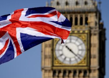 السفارة البريطانية في موسكو تنصح رعاياها بمغادرة روسيا