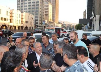 المهندس عرنوس يتفقد أعمال إخماد الحريق في شارع الثورة