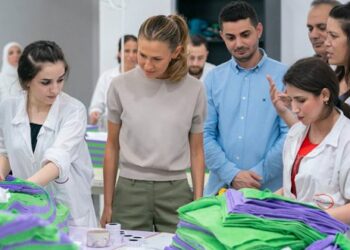 السيدة الأولى أسماء الأسد تزور معمل الألبسة ضمن مجمع المثنى الإنتاجي بريف طرطوس -فيديو