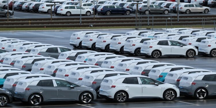 دراسة صادمة: السيارات الكهربائية تلوّث البيئة أكثر من الوقود