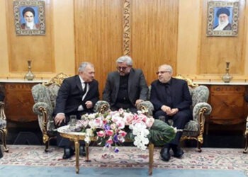 وفد سورية برئاسة المهندس عرنوس يشارك في مراسم تشييع الرئيس الإيراني ورفاقه