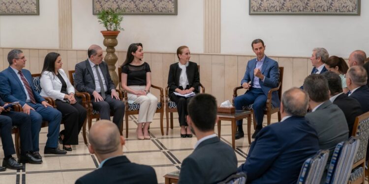 الرئيس الأسد لـ “ممثلي صندوق التعاضد الاجتماعي والتنمية”: المشاريع الصغيرة أكثر ملاءمة للبيئة الاقتصادية والمالية السورية