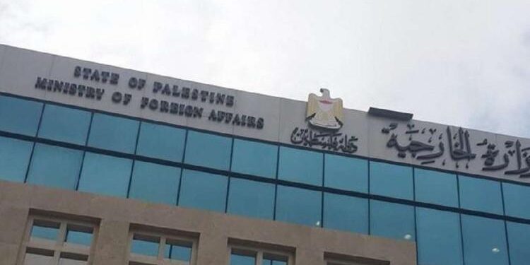 الخارجية الفلسطينية تطالب بتعزيز آليات محاسبة “إسرائيل” على جرائمها بحق المعتقلين