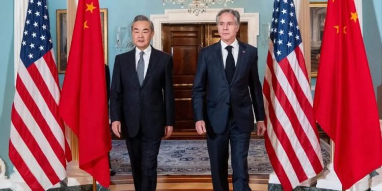 ما دلالات زيارة وزير الخارجية الأمريكي إلى الصين؟
