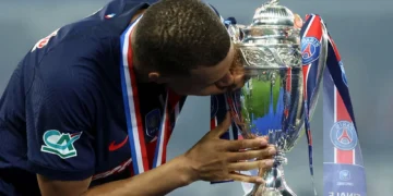 مبابي يسدل الستار على مسيرته مع سان جرمان باللقب 14