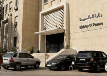 توقفت لأسباب أمنية.. “المالية” تعلن بدء صرف معاشات المدنيين والعسكريين المنشقين